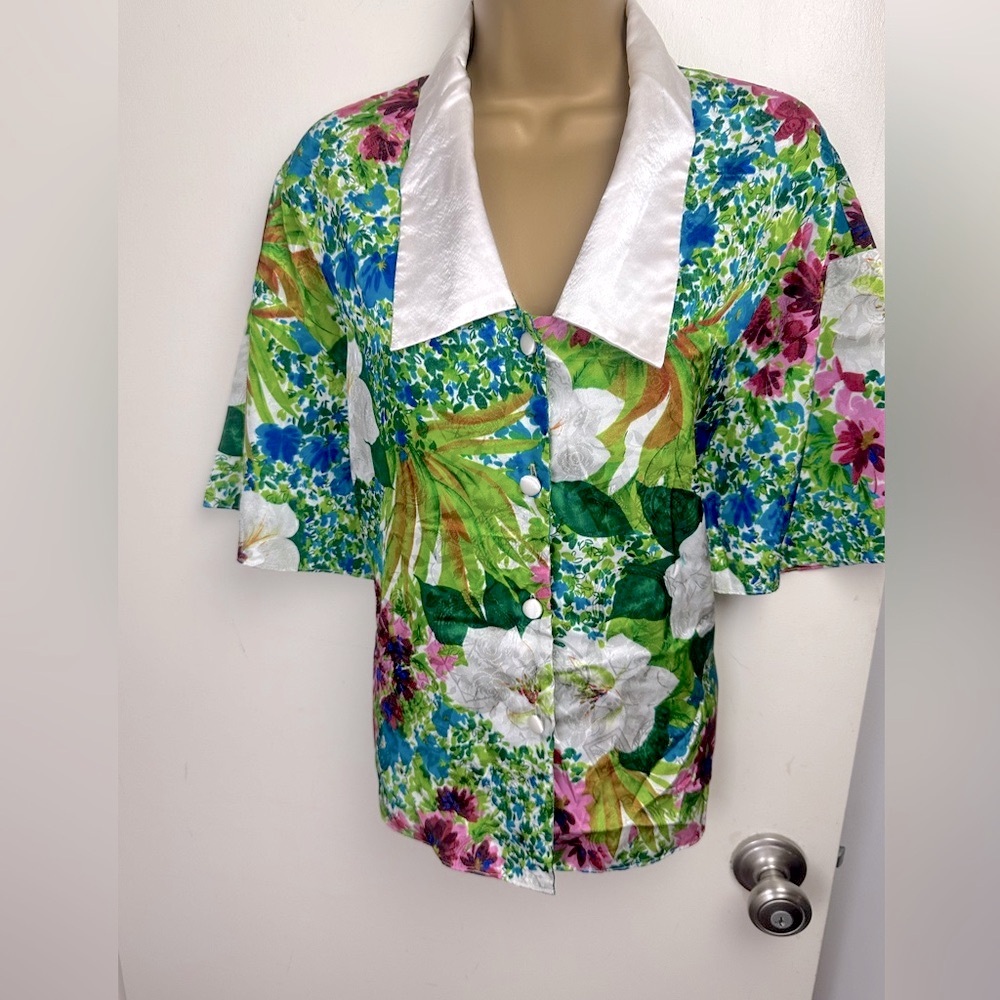 Victoria’s Secret Vintage Gold‎ Label Satin Floral Cloth Covered Buttons Top M